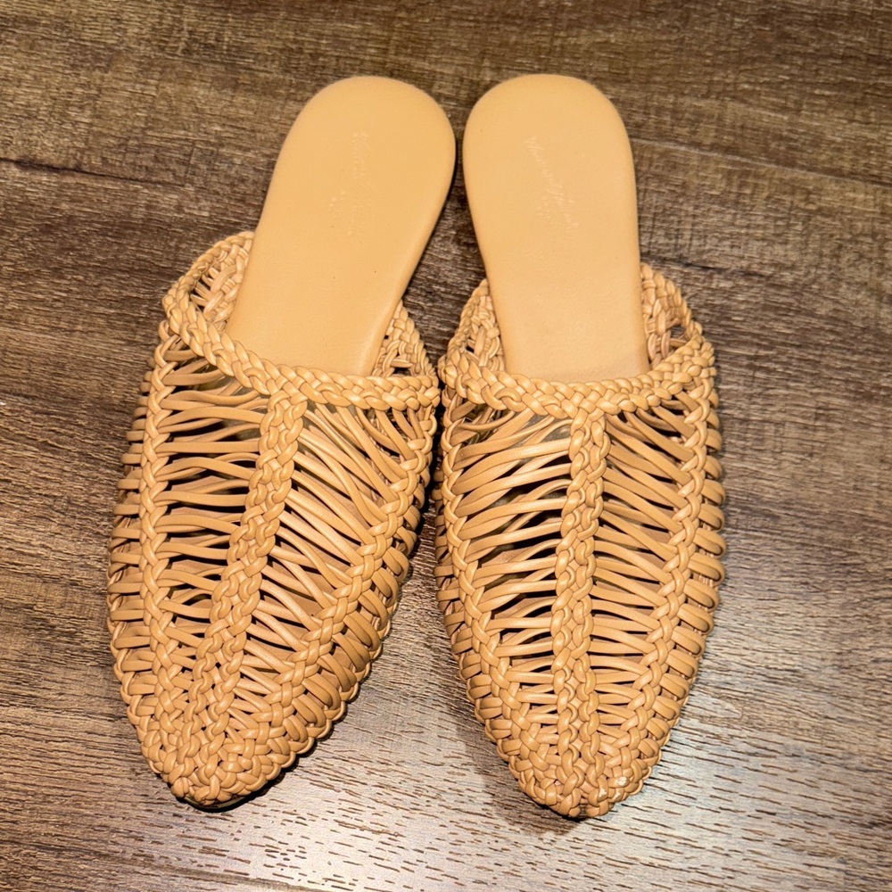 ❤️❤️Universal Thread size 8.5 slip in mules❤️❤️
